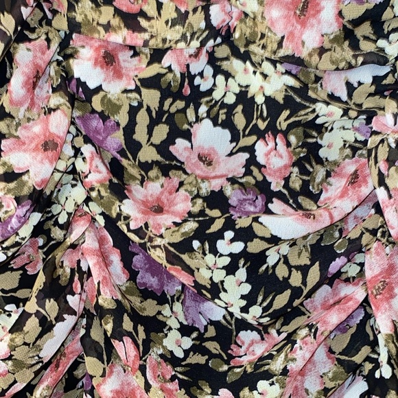 Floral ruched dress size 1X - Picture 3 of 8
